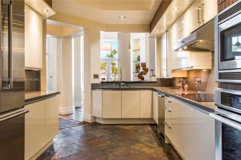 Townhouse in Aventura, Florida 4 bedrooms, 297.29 sq.m. № 1949445 - photo 16