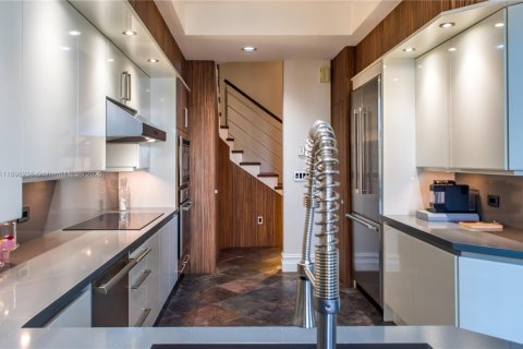 Townhouse in Aventura, Florida 4 bedrooms, 297.29 sq.m. № 1949445 - photo 15