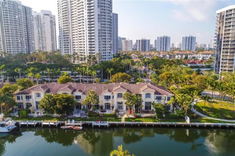 Townhouse in Aventura, Florida 4 bedrooms, 297.29 sq.m. № 1949445 - photo 4