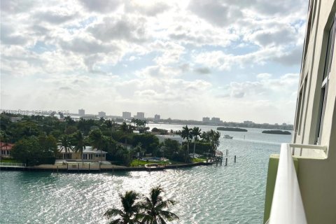 Купить кондоминиум в Бей-Харбор-Айлендс, Флорида 1 спальня, 88.26м2, № 2043600 - фото 3