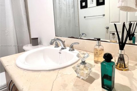 Купить кондоминиум в Бей-Харбор-Айлендс, Флорида 1 спальня, 88.26м2, № 2043600 - фото 27