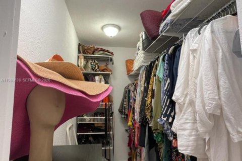 Купить кондоминиум в Бей-Харбор-Айлендс, Флорида 1 спальня, 88.26м2, № 2043600 - фото 30