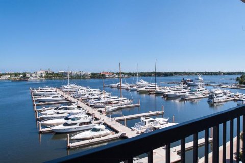 Condo in West Palm Beach, Florida, 2 bedrooms  № 614948 - photo 1