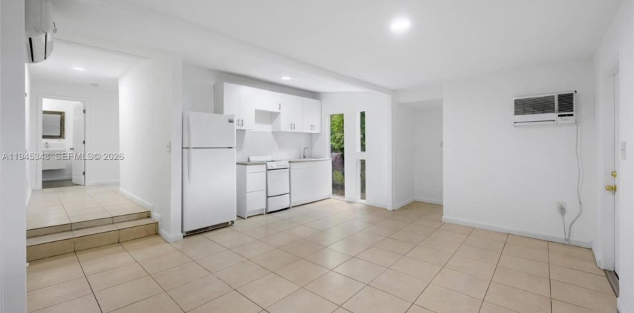 Propiedad comercial en Miami, Florida 110.55 m2 № 2173589
