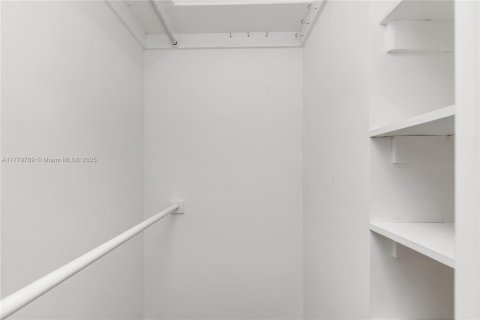 Condo in Miami Beach, Florida, 1 bedroom  № 1863665 - photo 14