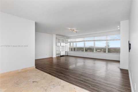 Condo in Miami Beach, Florida, 1 bedroom  № 1863665 - photo 26