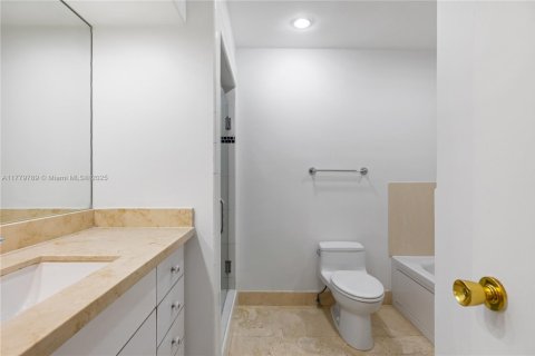 Condo in Miami Beach, Florida, 1 bedroom  № 1863665 - photo 16