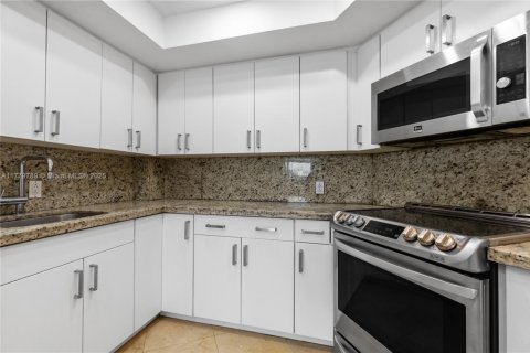 Condo in Miami Beach, Florida, 1 bedroom  № 1863665 - photo 23