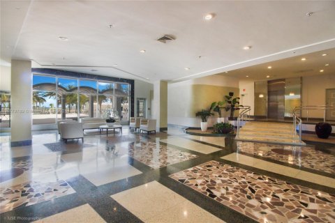 Condo in Miami Beach, Florida, 1 bedroom  № 1863665 - photo 3