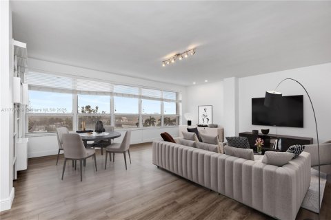Condo in Miami Beach, Florida, 1 bedroom  № 1863665 - photo 7