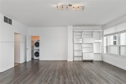 Condo in Miami Beach, Florida, 1 bedroom  № 1863665 - photo 28
