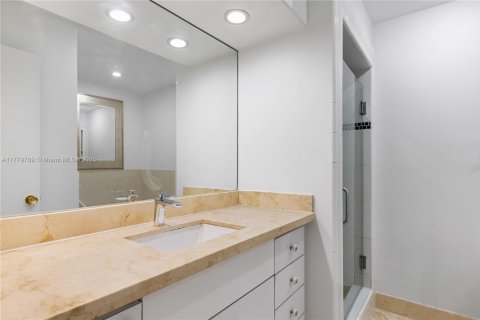 Condo in Miami Beach, Florida, 1 bedroom  № 1863665 - photo 15