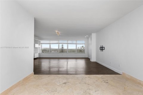 Condo in Miami Beach, Florida, 1 bedroom  № 1863665 - photo 25