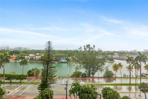 Condo in Miami Beach, Florida, 1 bedroom  № 1863665 - photo 10