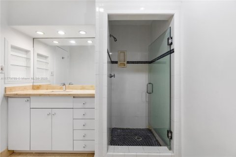 Condo in Miami Beach, Florida, 1 bedroom  № 1863665 - photo 18