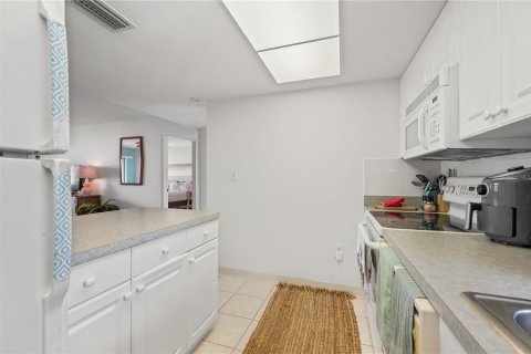 Condo in Punta Gorda, Florida, 2 bedrooms  № 1613852 - photo 11