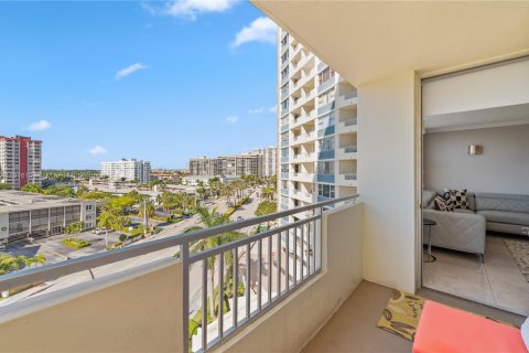 Copropriété à louer à Hallandale Beach, Floride: 1 chambre, 68.56 m2 № 1971046 - photo 14