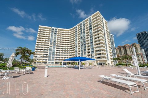 Copropriété à louer à Hallandale Beach, Floride: 1 chambre, 68.56 m2 № 1971046 - photo 17