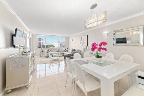 Condo à Hallandale Beach, Floride, 1 chambre  № 1971046