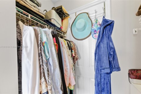 Copropriété à louer à Hallandale Beach, Floride: 1 chambre, 68.56 m2 № 1971046 - photo 11