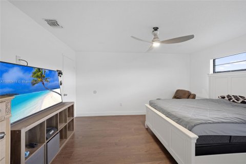 House in Miami, Florida 5 bedrooms, 142.05 sq.m. № 1944952 - photo 18