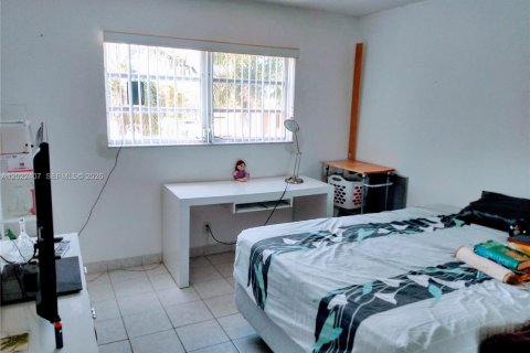 Condominio en venta en Hallandale Beach, Florida, 2 dormitorios, 111.48 m2 № 2190539 - foto 12