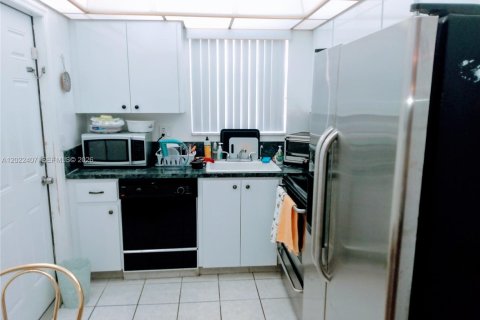 Condominio en venta en Hallandale Beach, Florida, 2 dormitorios, 111.48 m2 № 2190539 - foto 6