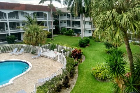 Condominio en venta en Hallandale Beach, Florida, 2 dormitorios, 111.48 m2 № 2190539 - foto 3