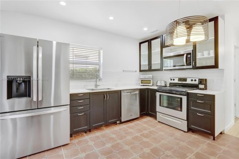 Купить виллу или дом в Корал-Гейблс, Флорида 2 спальни, 95.32м2, № 1956285 - фото 5