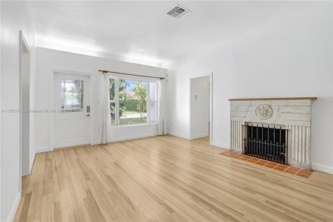 Купить виллу или дом в Корал-Гейблс, Флорида 2 спальни, 95.32м2, № 1956285 - фото 3