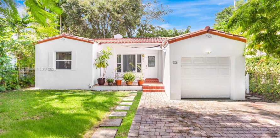 Дом в Корал-Гейблс, Флорида 2 спальни, 95.32м2 № 1956285