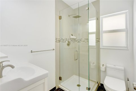 Купить виллу или дом в Корал-Гейблс, Флорида 2 спальни, 95.32м2, № 1956285 - фото 7