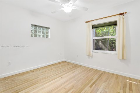 Купить виллу или дом в Корал-Гейблс, Флорида 2 спальни, 95.32м2, № 1956285 - фото 10