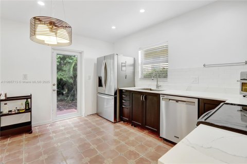 Купить виллу или дом в Корал-Гейблс, Флорида 2 спальни, 95.32м2, № 1956285 - фото 6