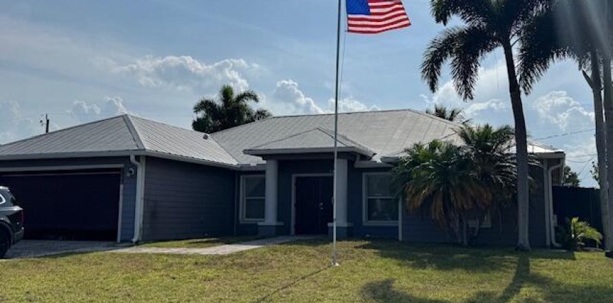 House in Port St. Lucie, Florida 4 bedrooms, 177.26 sq.m. № 2084029