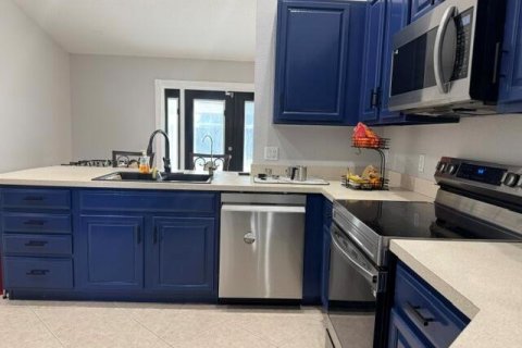 House in Port St. Lucie, Florida 4 bedrooms, 177.26 sq.m. № 2084029 - photo 8