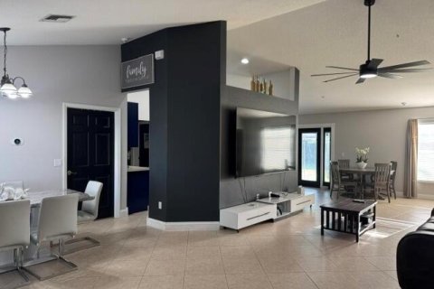 House in Port St. Lucie, Florida 4 bedrooms, 177.26 sq.m. № 2084029 - photo 6