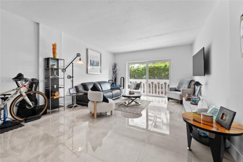 Apartamento en alquiler en Coral Gables, Florida, 2 dormitorios, 106.84 m2 № 2069274 - foto 7