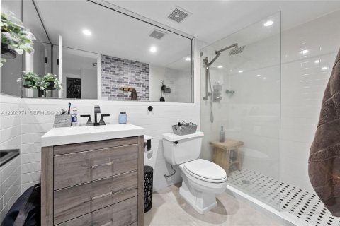 Apartamento en alquiler en Coral Gables, Florida, 2 dormitorios, 106.84 m2 № 2069274 - foto 20
