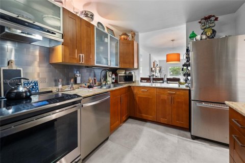 Apartamento en alquiler en Coral Gables, Florida, 2 dormitorios, 106.84 m2 № 2069274 - foto 11