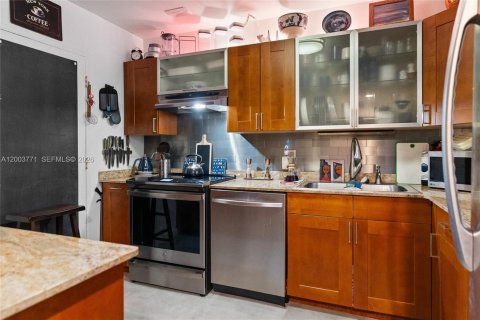 Apartamento en alquiler en Coral Gables, Florida, 2 dormitorios, 106.84 m2 № 2069274 - foto 10