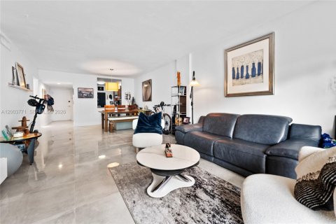 Apartamento en alquiler en Coral Gables, Florida, 2 dormitorios, 106.84 m2 № 2069274 - foto 2