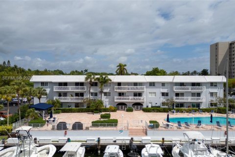 Apartamento en alquiler en Coral Gables, Florida, 2 dormitorios, 106.84 m2 № 2069274 - foto 22