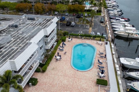 Apartamento en alquiler en Coral Gables, Florida, 2 dormitorios, 106.84 m2 № 2069274 - foto 23