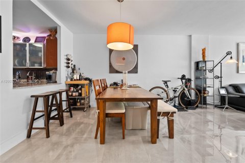 Apartamento en alquiler en Coral Gables, Florida, 2 dormitorios, 106.84 m2 № 2069274 - foto 5