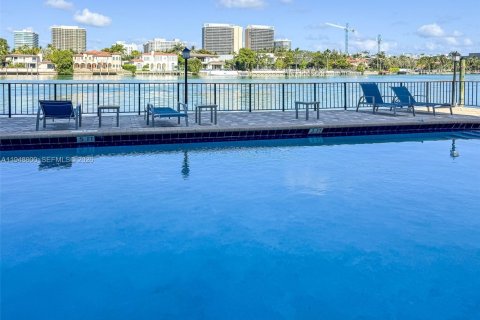 Купить кондоминиум в Бей-Харбор-Айлендс, Флорида 2 спальни, 120.77м2, № 2005695 - фото 3