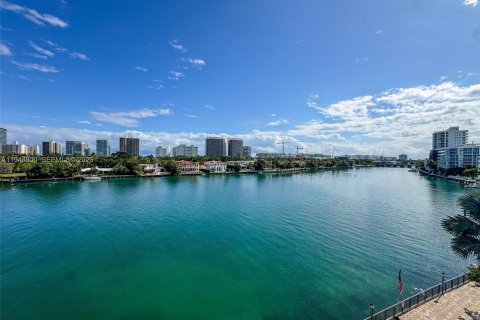 Купить кондоминиум в Бей-Харбор-Айлендс, Флорида 2 спальни, 120.77м2, № 2005695 - фото 29