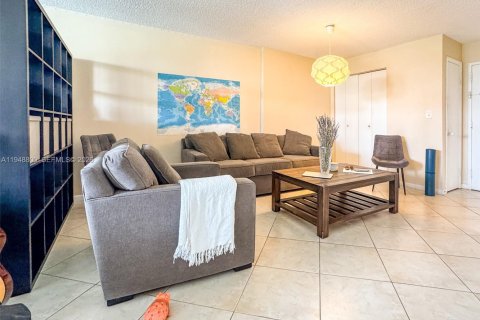 Купить кондоминиум в Бей-Харбор-Айлендс, Флорида 2 спальни, 120.77м2, № 2005695 - фото 13