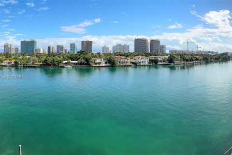 Купить кондоминиум в Бей-Харбор-Айлендс, Флорида 2 спальни, 120.77м2, № 2005695 - фото 2