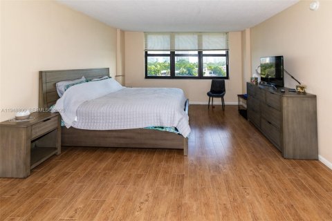 Купить кондоминиум в Бей-Харбор-Айлендс, Флорида 2 спальни, 120.77м2, № 2005695 - фото 8